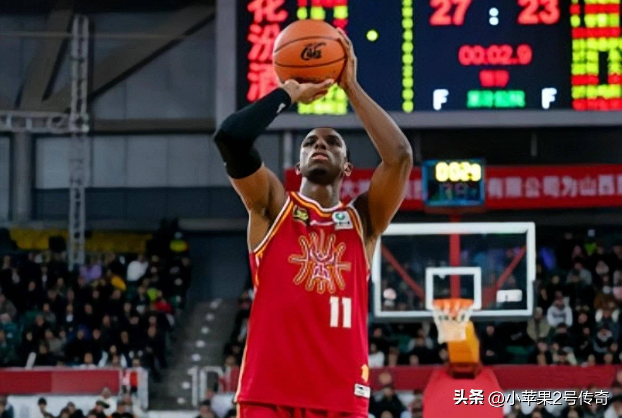 问鼎游戏- 佛罗伦萨训练开放日，冲刺阶段远射贴柱引观众欢呼，CBA季后赛在即，球队文化被再次提及