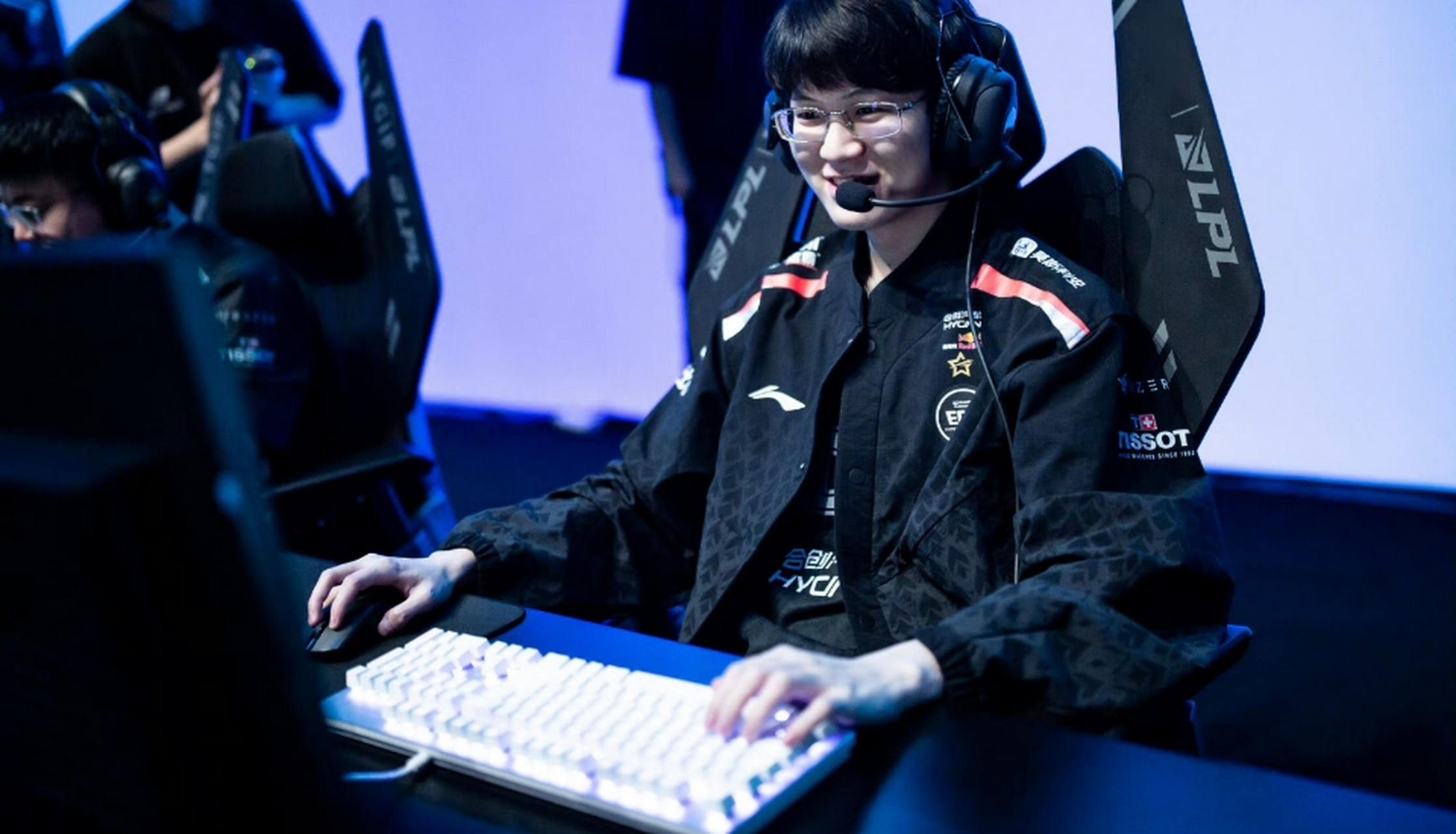 Doinb回归赛场,精彩发挥首场状态亮眼,RNG观众沸腾!的简单介绍 Doinb回归赛场,精彩发挥首场状态亮眼,RNG观众沸腾!的简单介绍