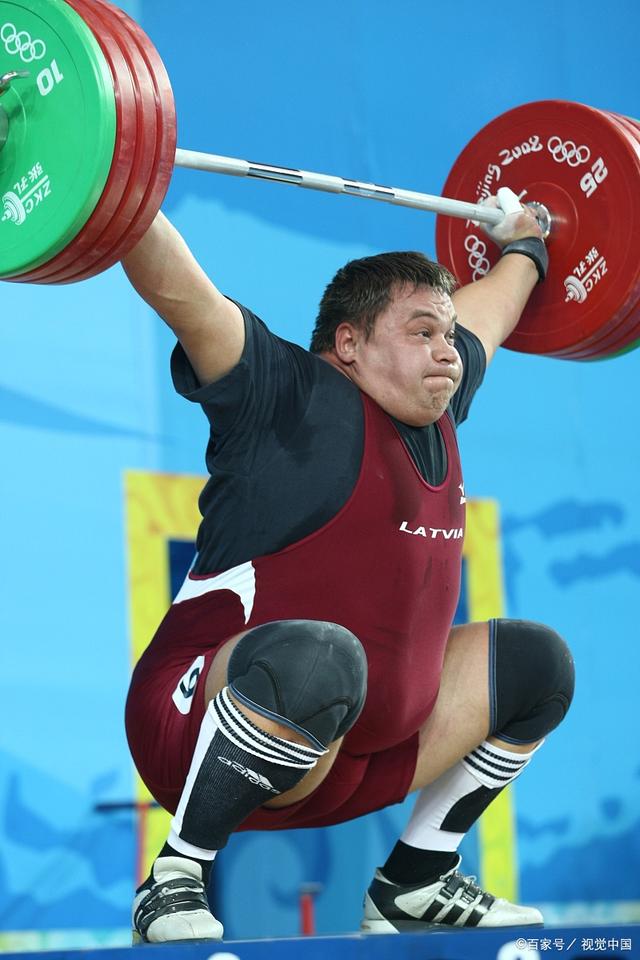 一球员在比赛中遭割喉去世 一球员在比赛中遭割喉去世