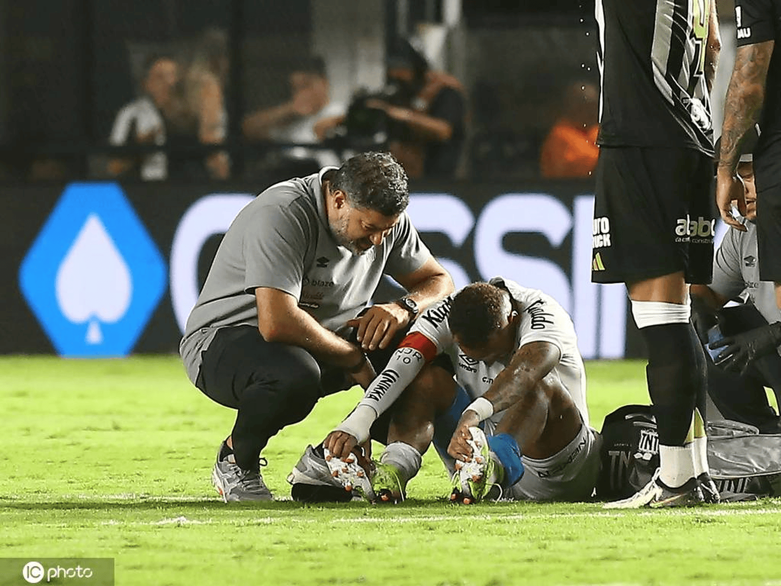 问鼎娱乐-内马尔回归赛场，挺进下一轮首场状态亮眼，G2观众沸腾！的简单介绍